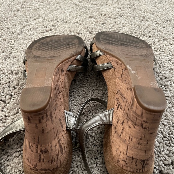 Only worn a few times - Picture 3 of 4